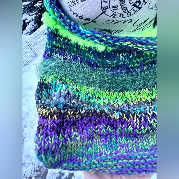 Vibrant Multicolor Knit Tote Bag - Picture 8 of 17